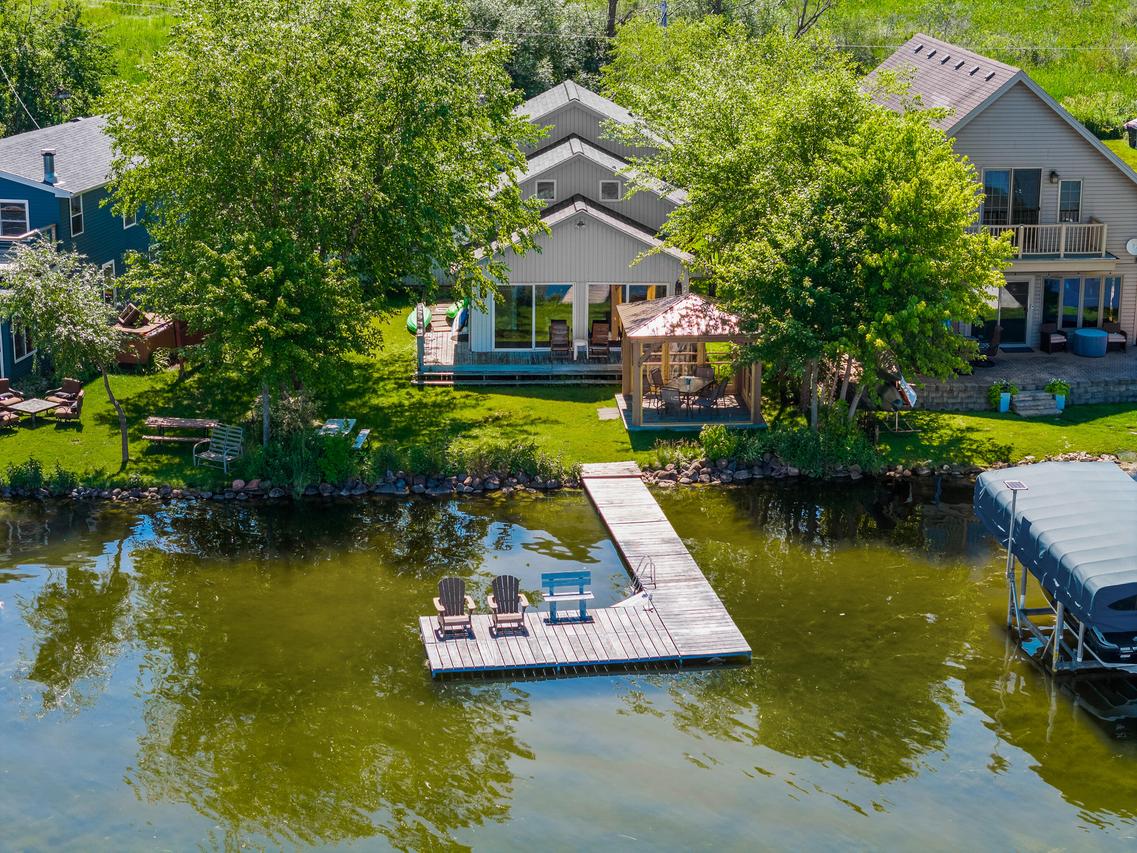 4175 N Island Ln, Cambridge, WI 53523