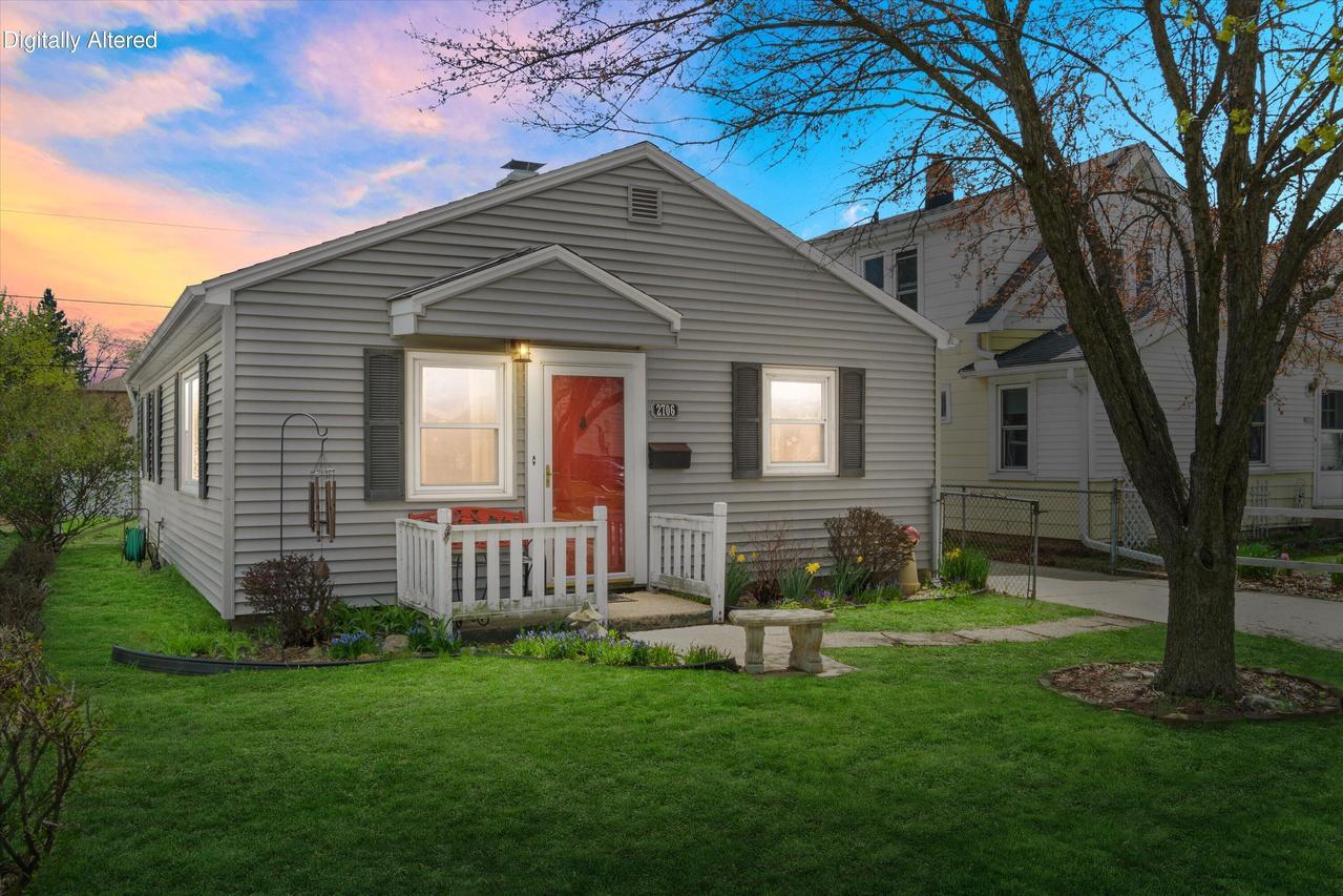 2706 S 71st St, Milwaukee, WI 53219