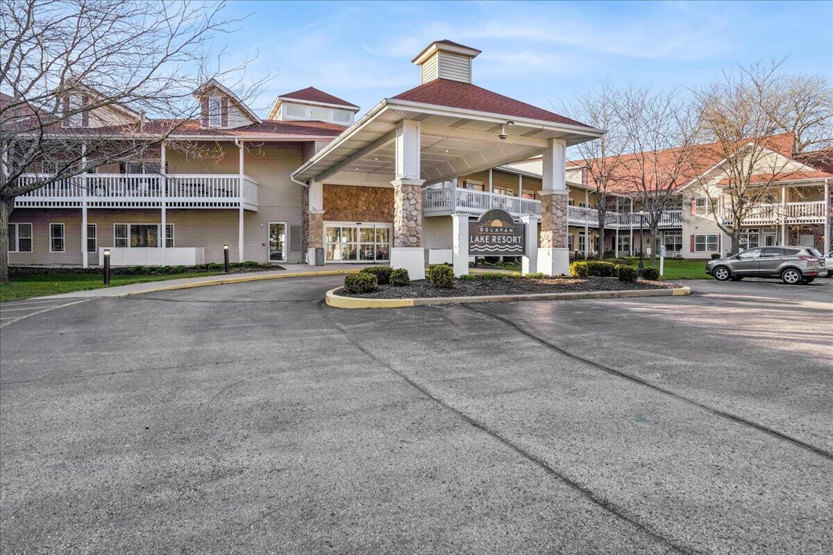 1505 S Shore Dr #205, Delavan, WI 53115