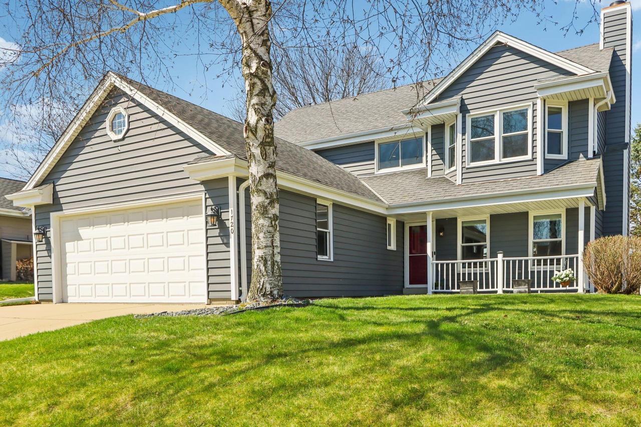 1720 Erin Ln, Waukesha, WI 53188
