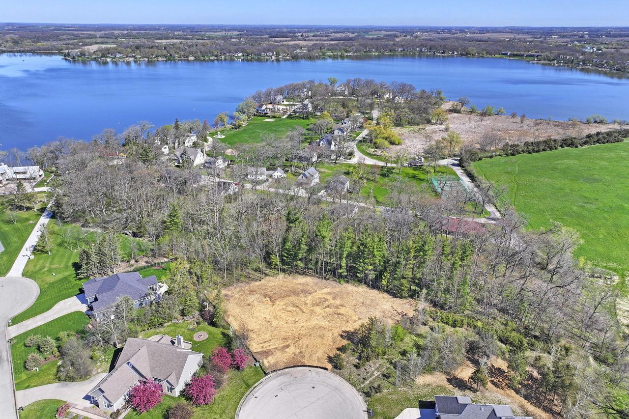 2914 Oakcrest Dr, Dover, WI 53139