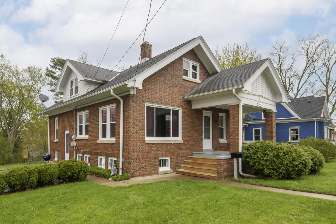 220 Fox St, Mukwonago, WI 53149