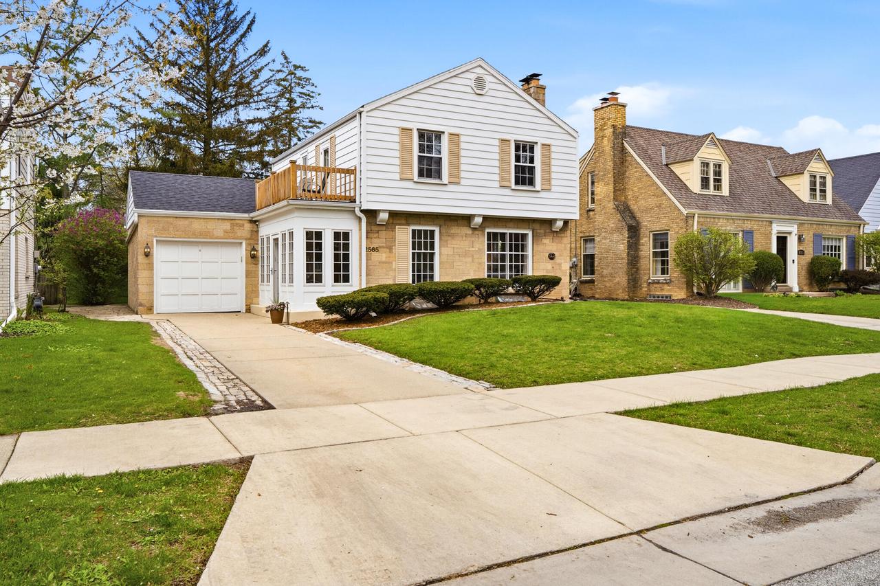 2565 N 84th St, Wauwatosa, WI 53226