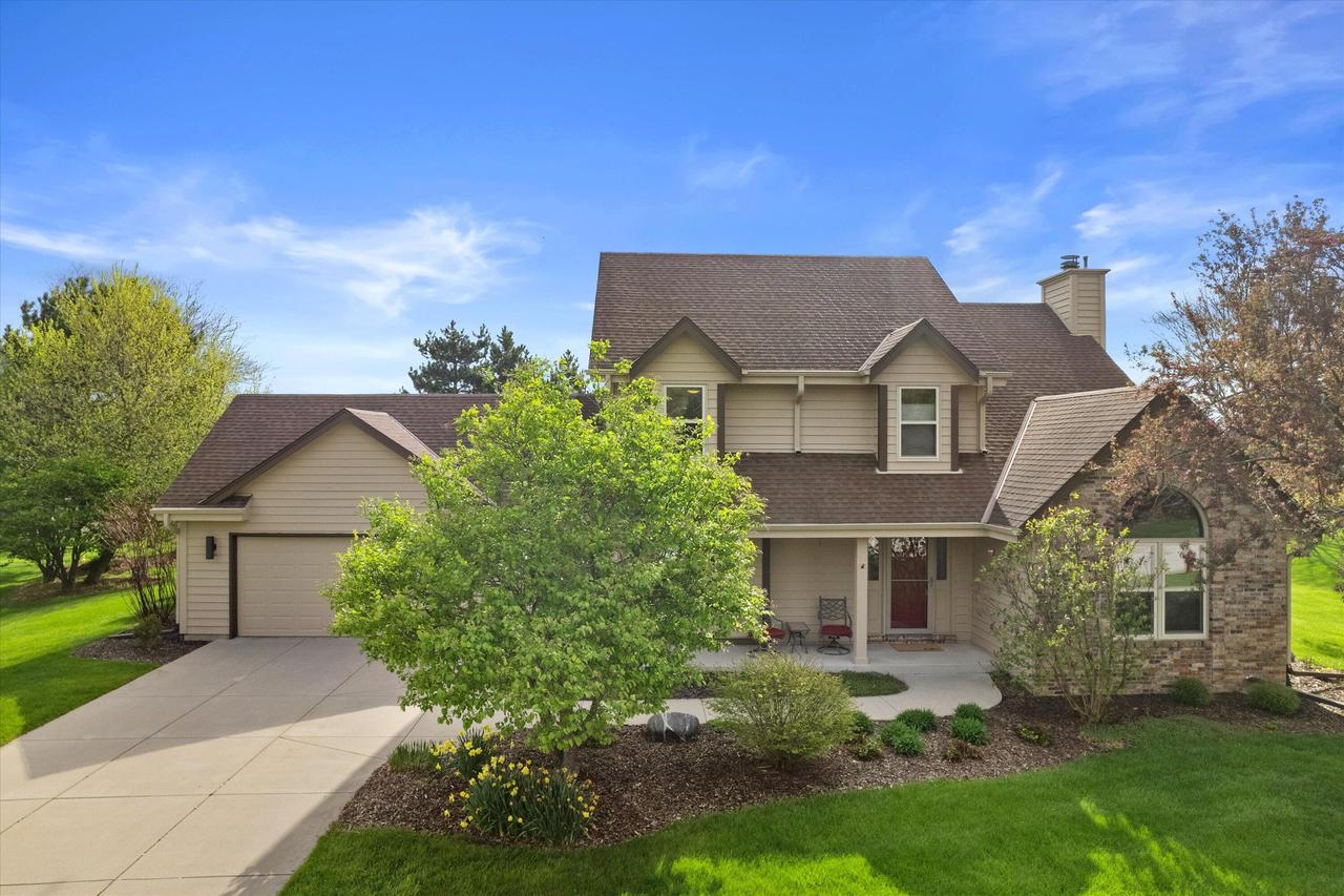W148N6964 Terriwood Dr, Menomonee Falls, WI 53051