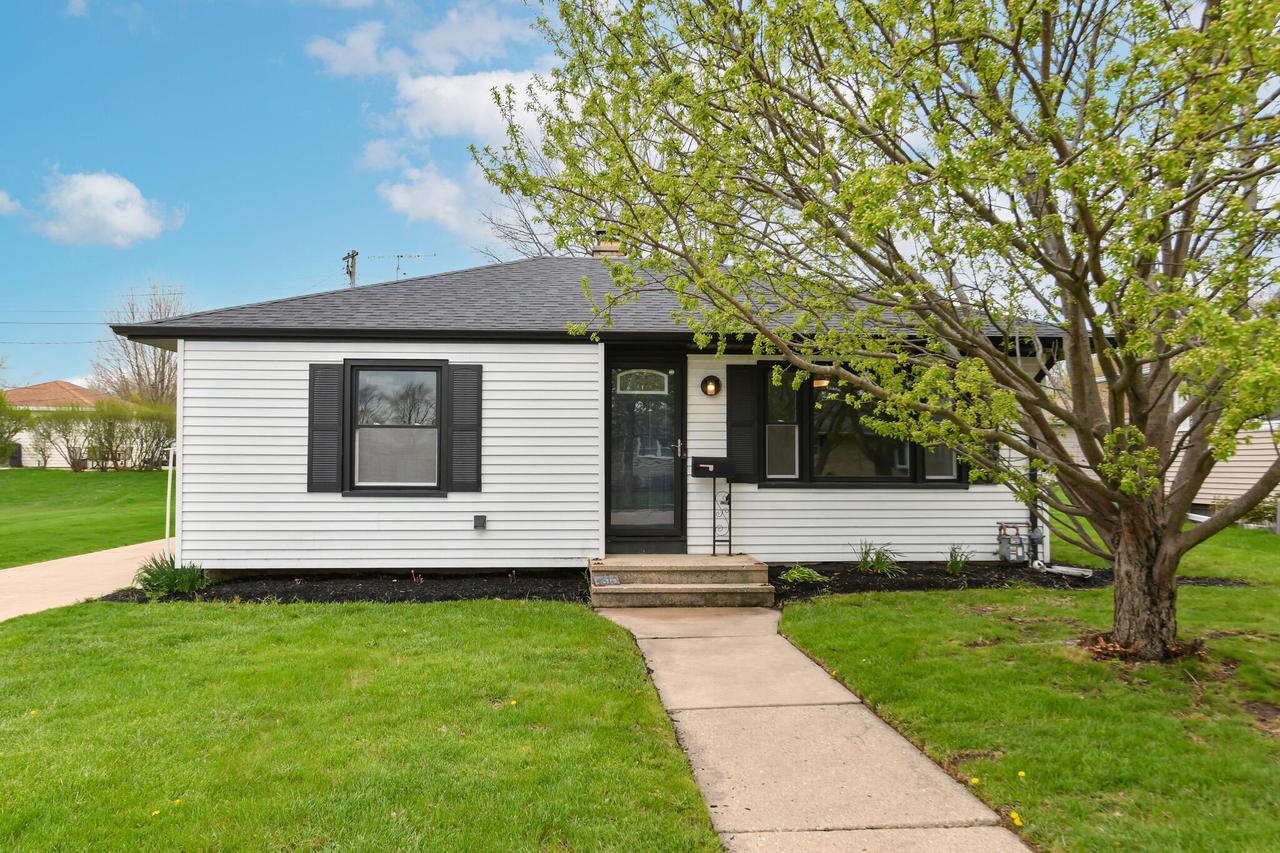5610 46th Ave, Kenosha, WI 53144
