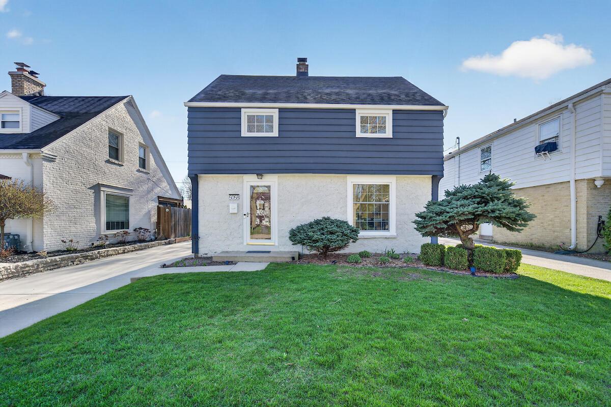 5058 N Kent Ave, Whitefish Bay, WI 53217