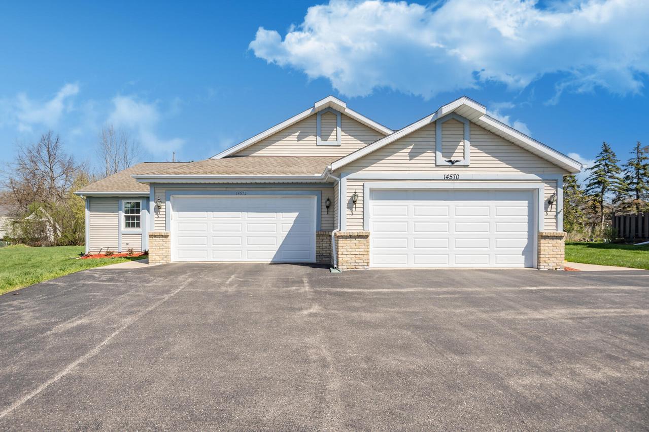 N48W14572 Hampton Rd, Menomonee Falls, WI 53051
