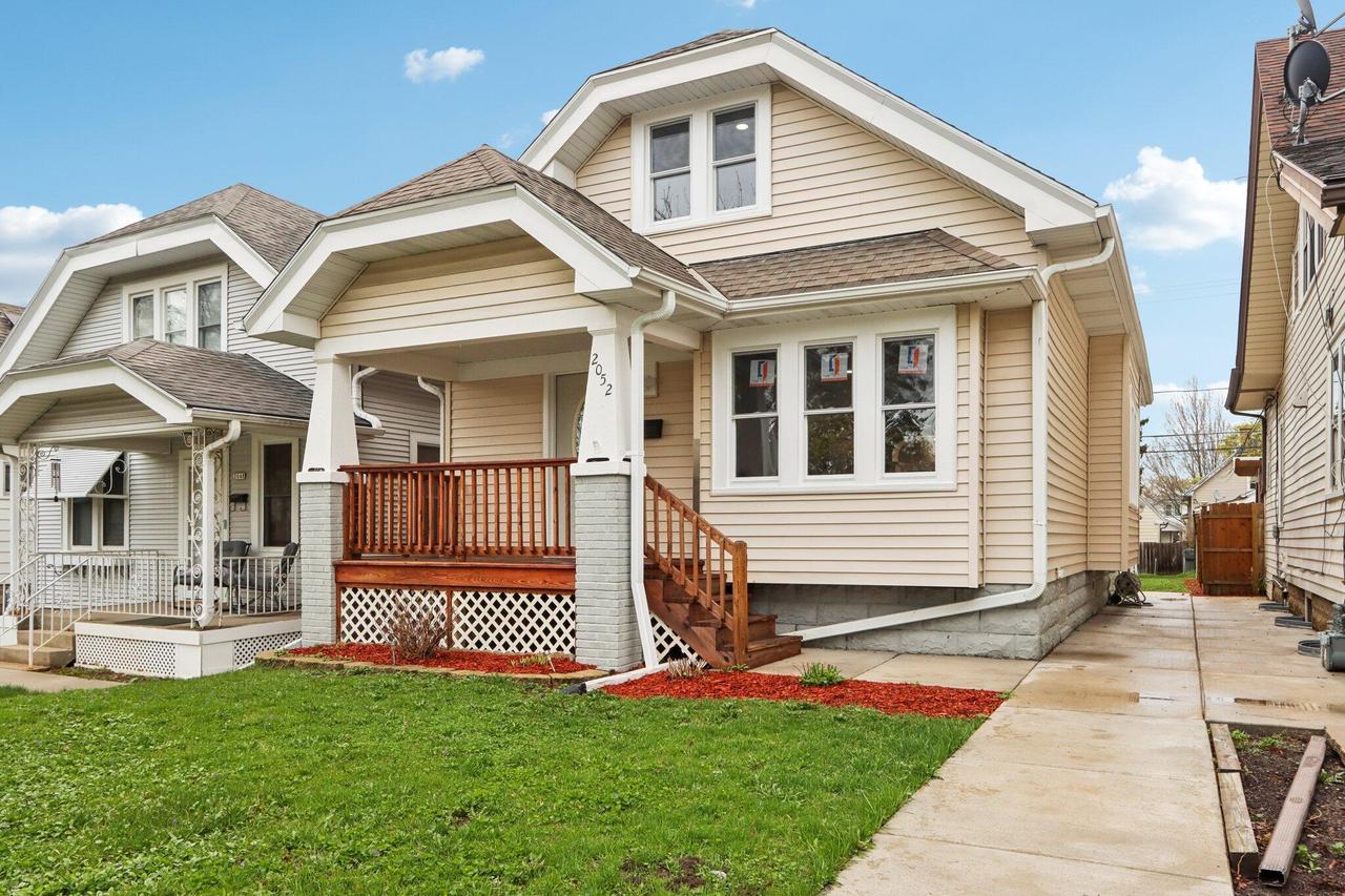 2052 S 73rd St, West Allis, WI 53219