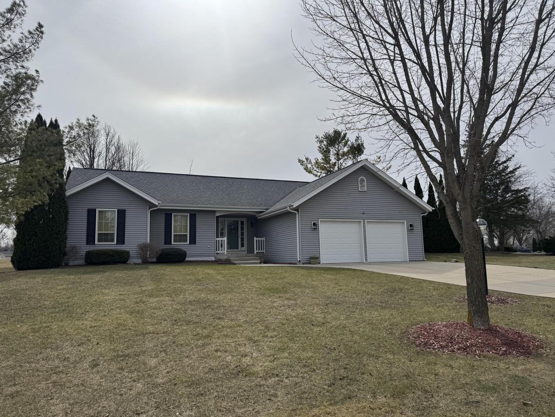 7490 S 74th St, Franklin, WI 53132