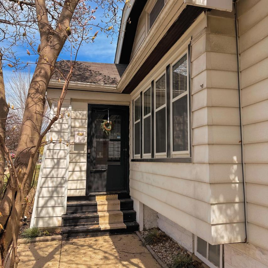 2260 N 62nd St, Wauwatosa, WI 53213