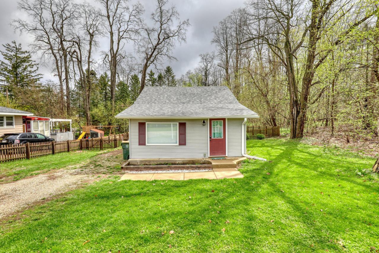 1006 Wilmot Ave, Twin Lakes, WI 53181