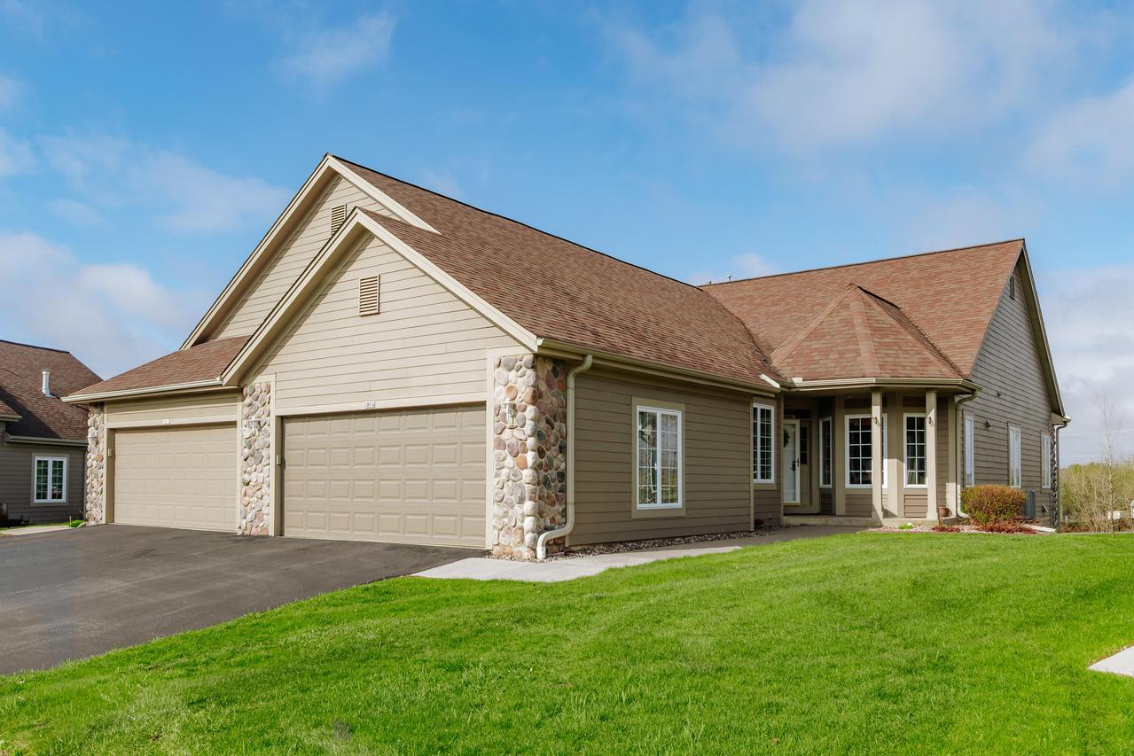 2804 Glen Ivy Dr, West Bend, WI 53090