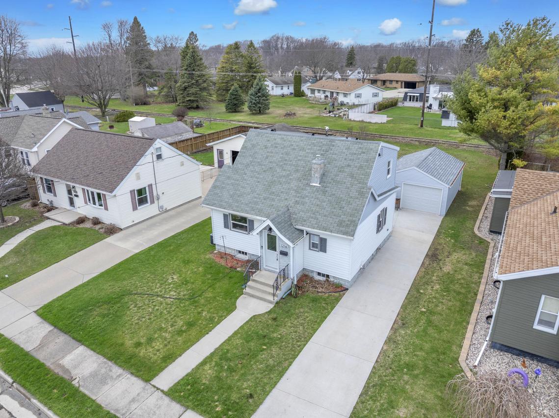 1216 Arlington Ave, Manitowoc, WI 54220