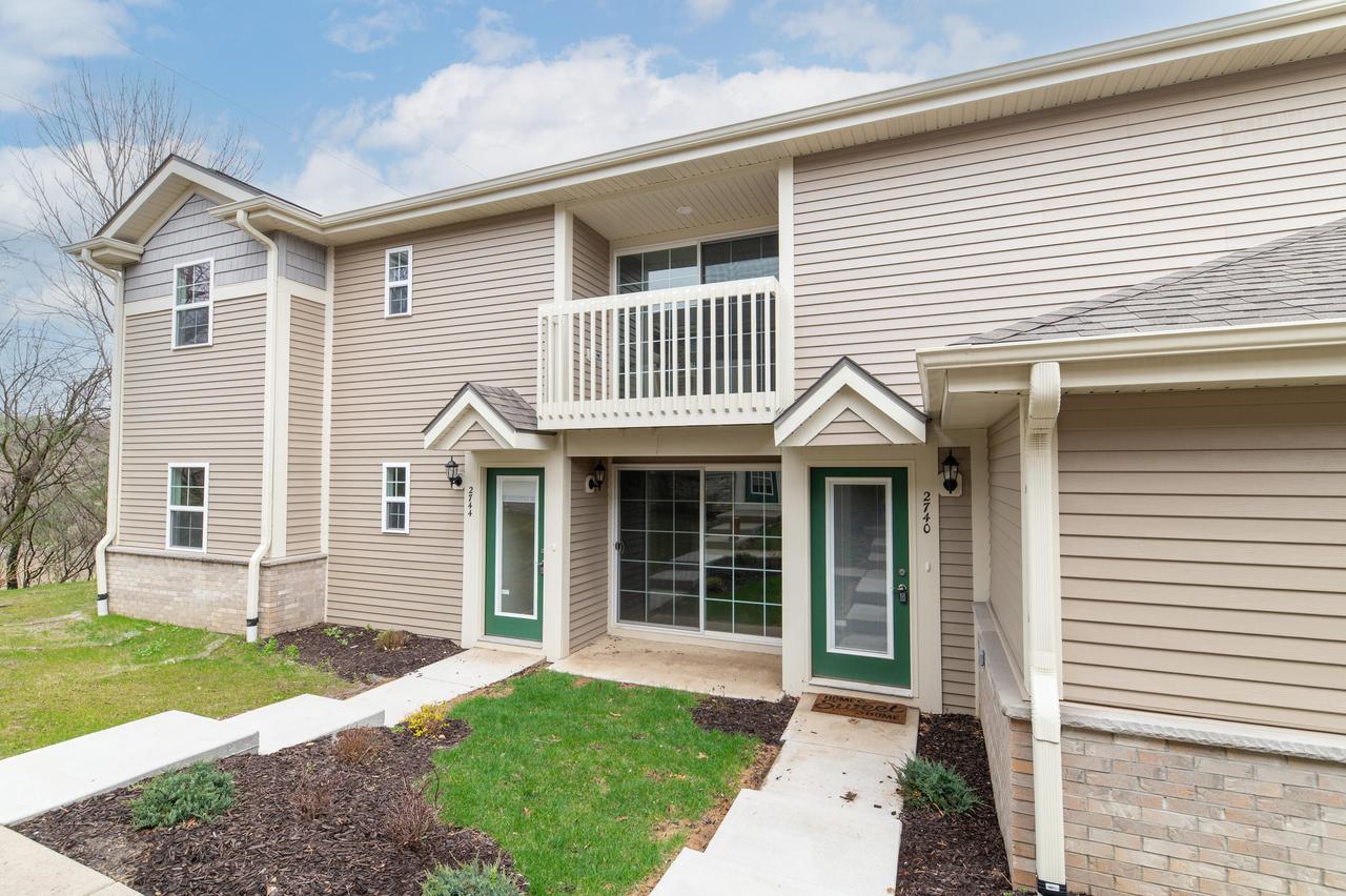 2740 Hidden Dr #71, Saint Francis, WI 53235