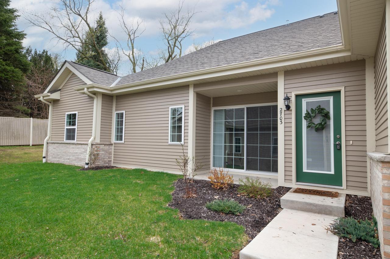 2703 Pond Dr, Saint Francis, WI 53235