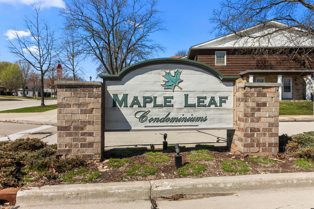 4941 W Maple Leaf Cir., Greenfield, WI 53220