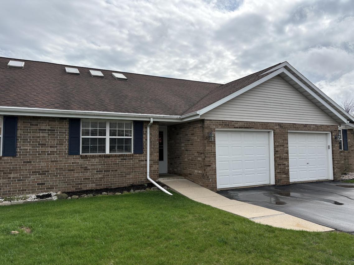 321 Davis St #2, Elkhorn, WI 53121