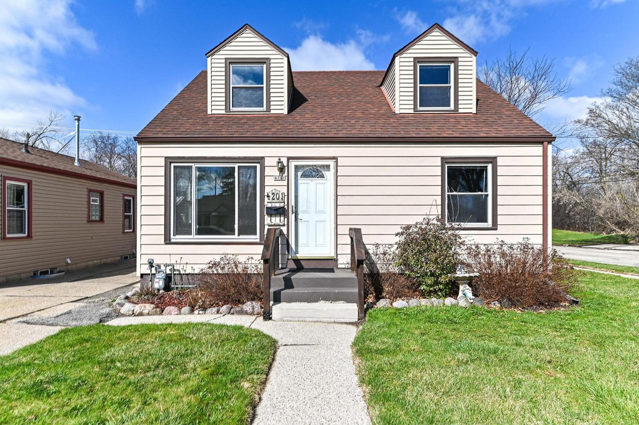 4201 S 5th Pl, Milwaukee, WI 53207