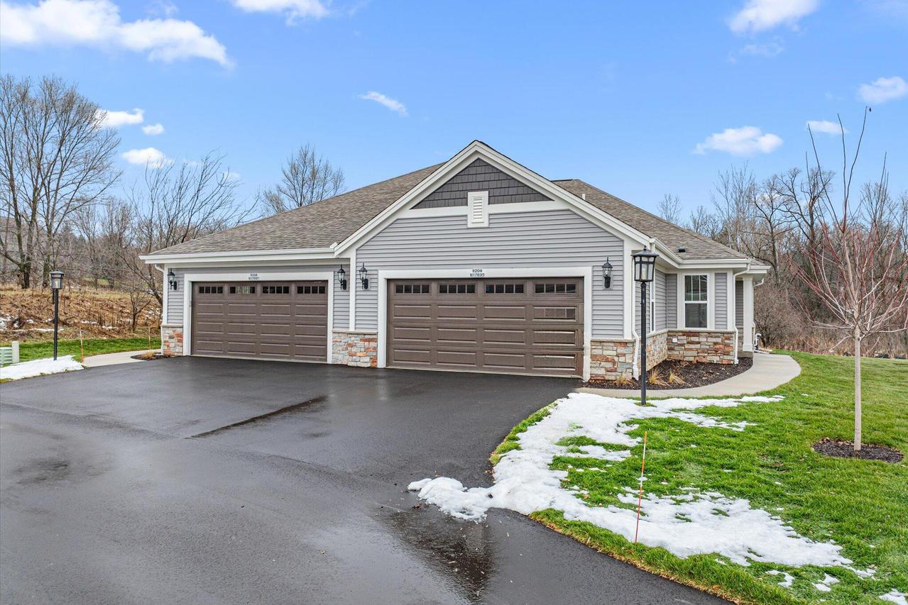 W204N17695 Laurel Pl #702, Jackson, WI 53037