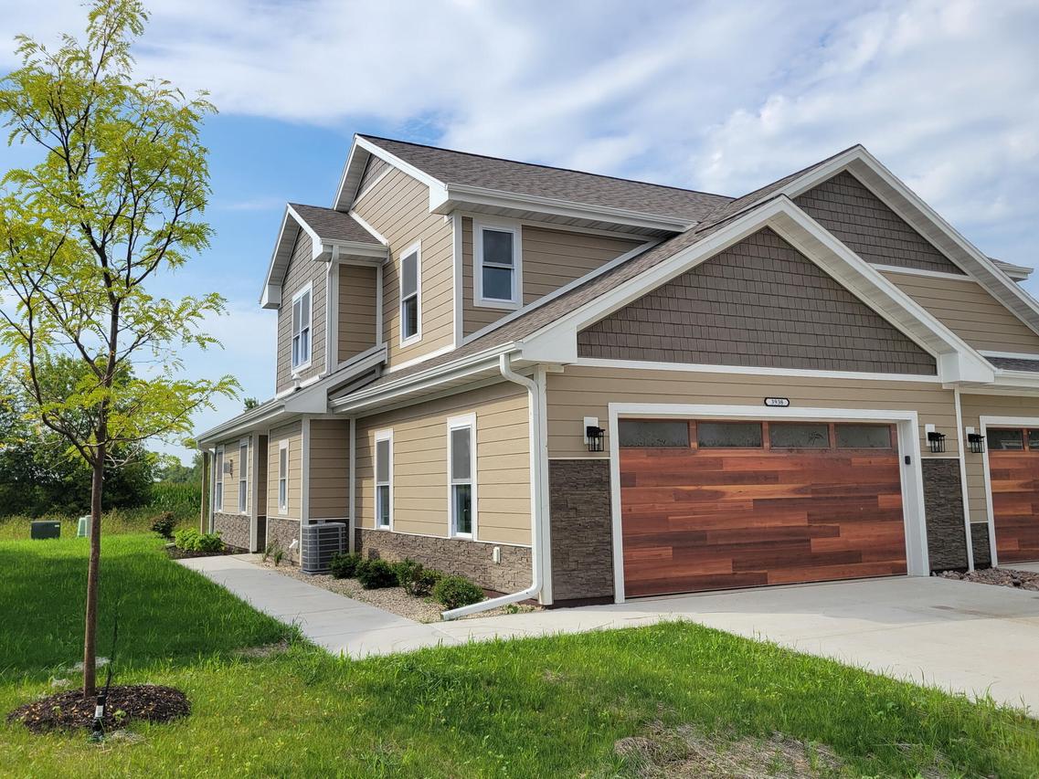 3938 Willow Dr, Waukesha, WI 53189