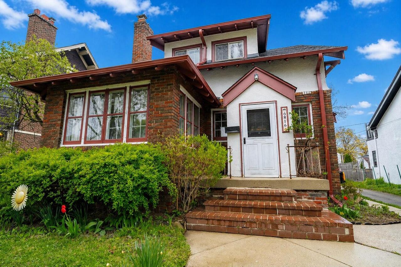 6816 Cedar St, Wauwatosa, WI 53213