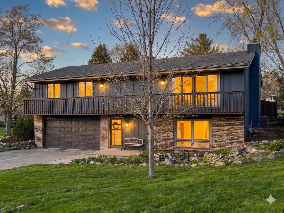 S74W24610 Windsor Ct, Vernon, WI 53189