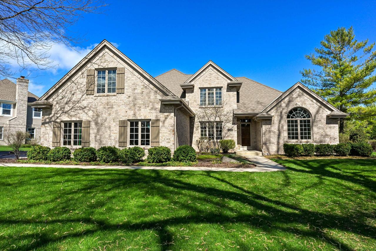 17700 Parish Dr, Brookfield, WI 53045