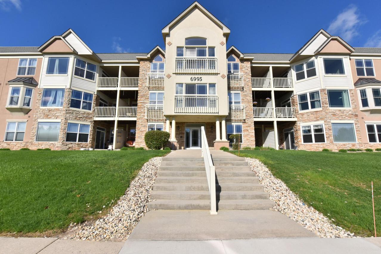 6995 S Riverwood Blvd #S-B05, Franklin, WI 53132