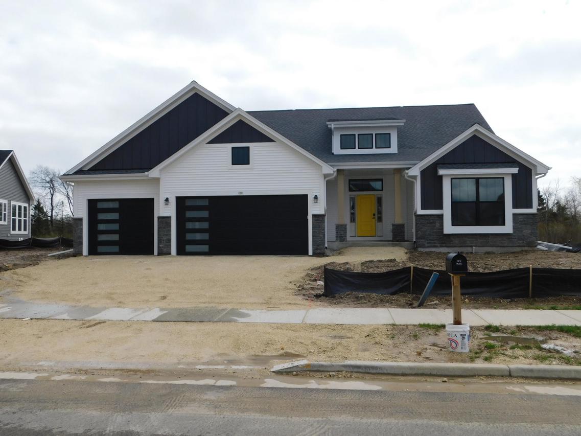 256 Candleberry Ln, Grafton, WI 53024