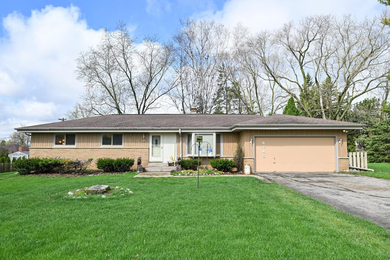 4745 Shasta Dr, Brookfield, WI 53045