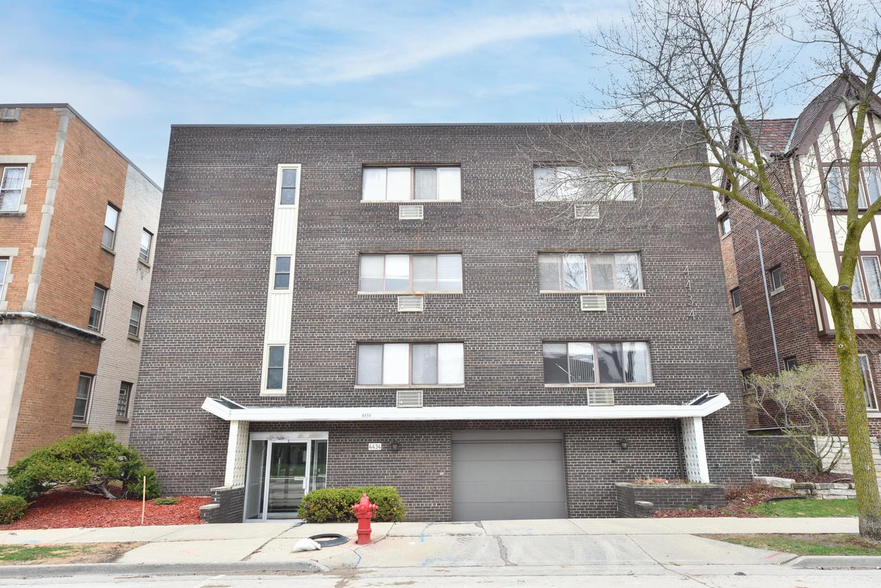 4434 N Oakland Ave #202, Shorewood, WI 53211