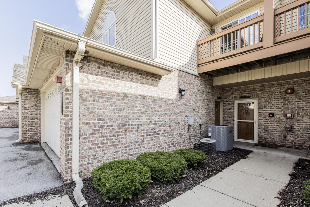 17841 W Radam Dr, New Berlin, WI 53146