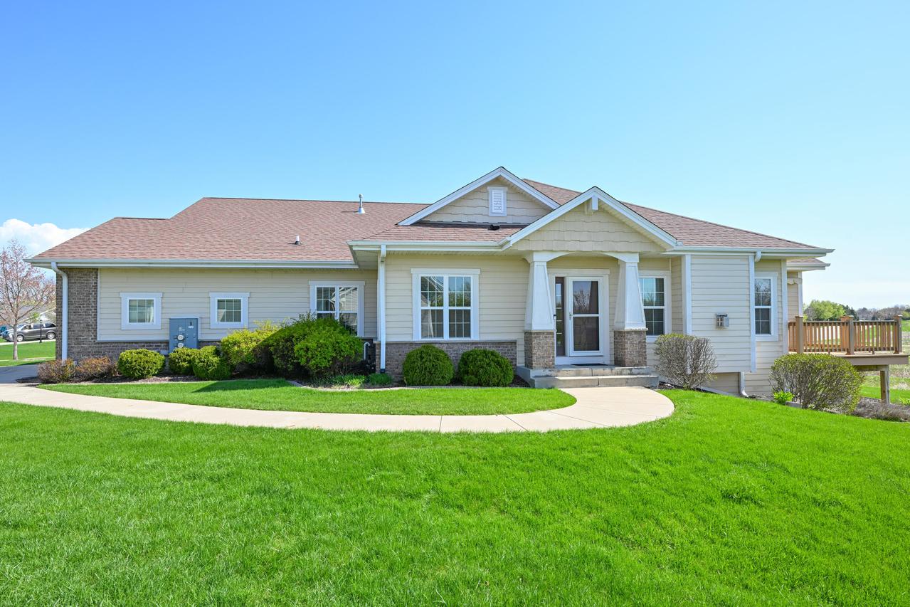 S70W15865 Princeton Ct, Muskego, WI 53150