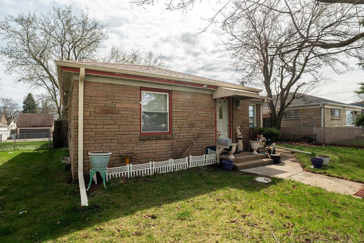 4826 N 76th St, Milwaukee, WI 53218