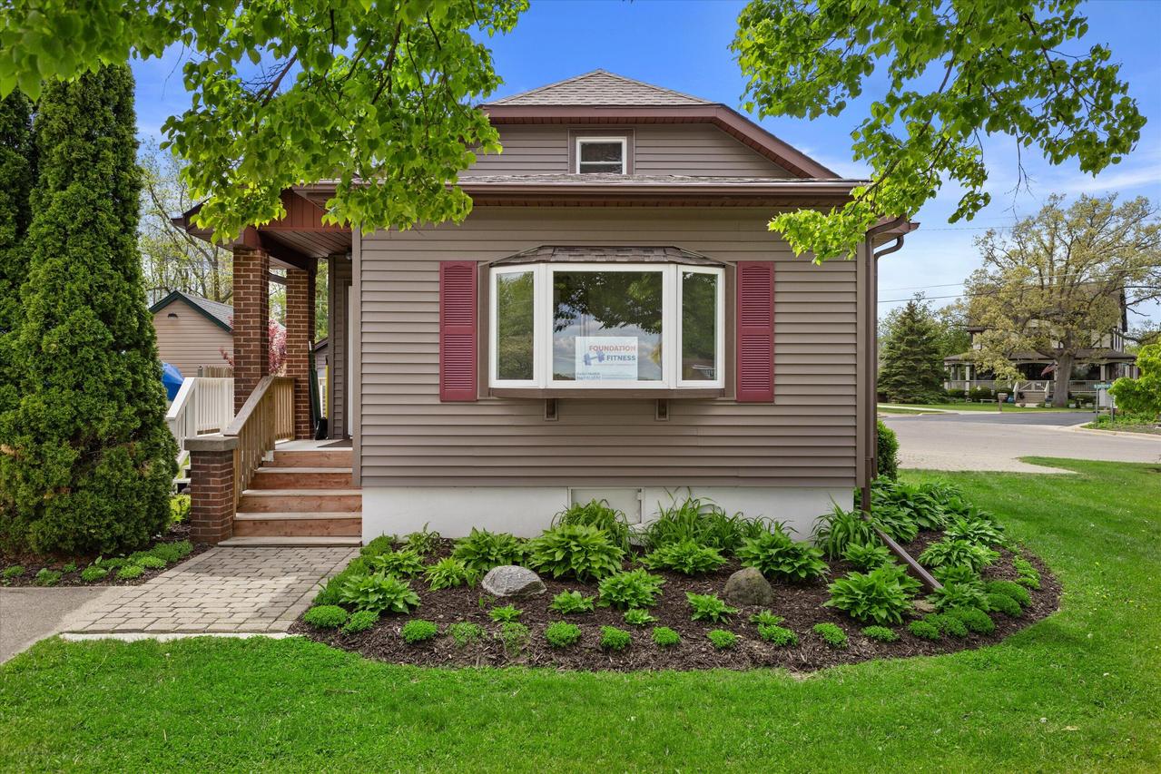 752 S Wells St, Lake Geneva, WI 53147