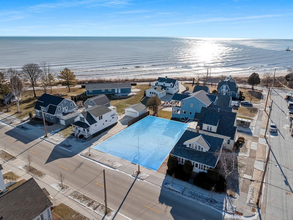 911 17th St, Two Rivers, WI 54241