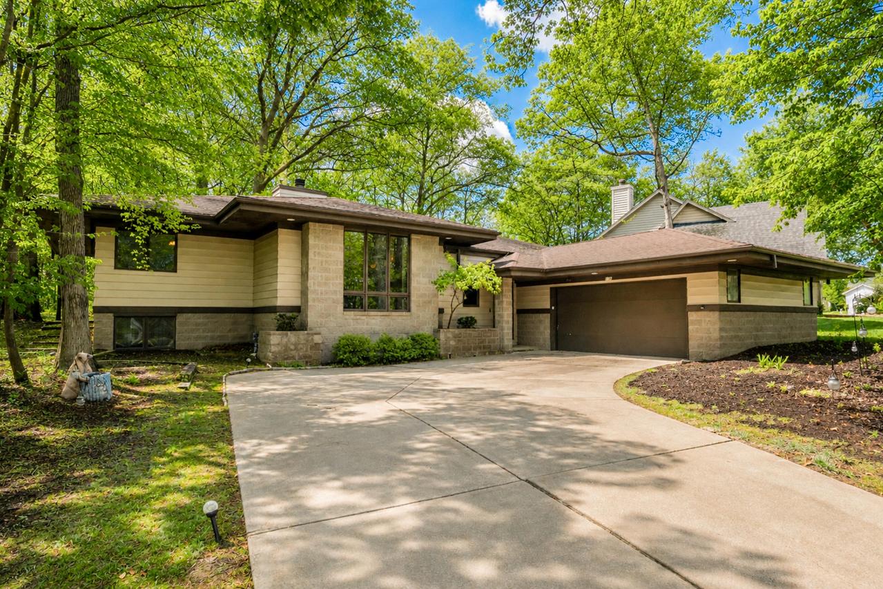 6746 S 35th St, Franklin, WI 53132