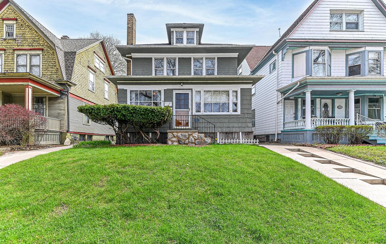 2742 N Downer Ave, Milwaukee, WI 53211