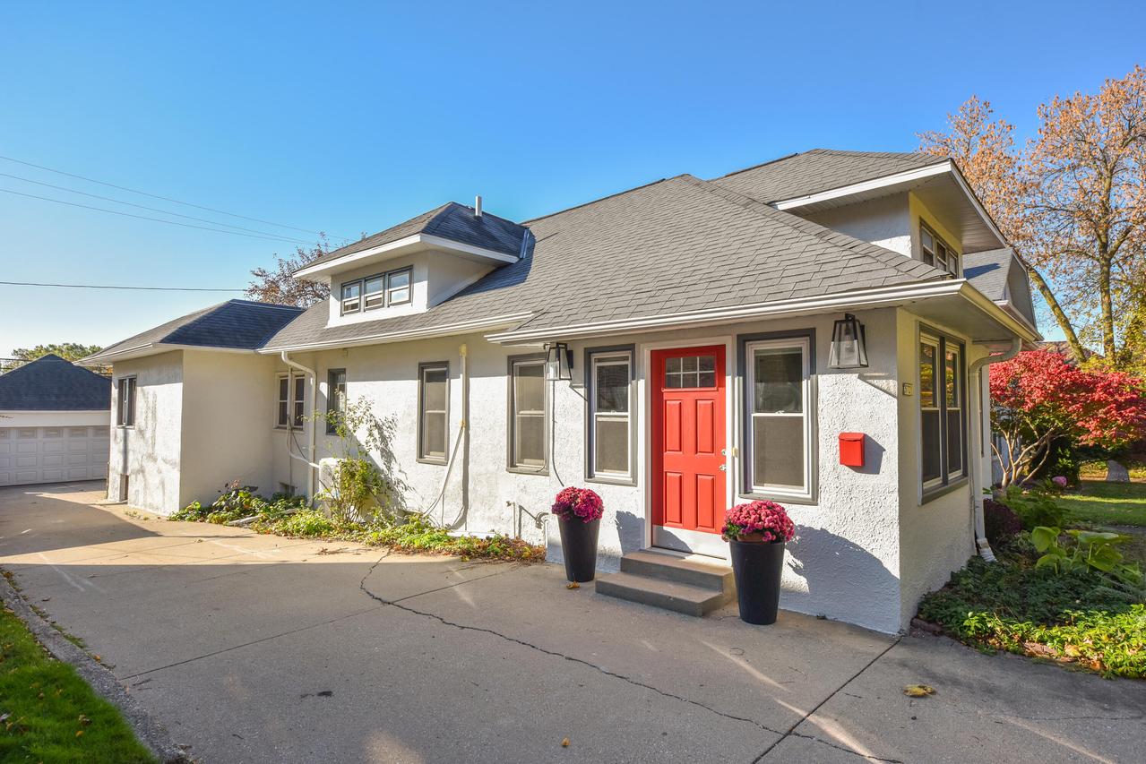 5721 W Washington Blvd, Milwaukee, WI 53208
