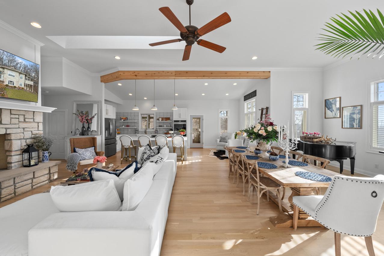 1066 Edinborough Ct, Geneva, WI 53147