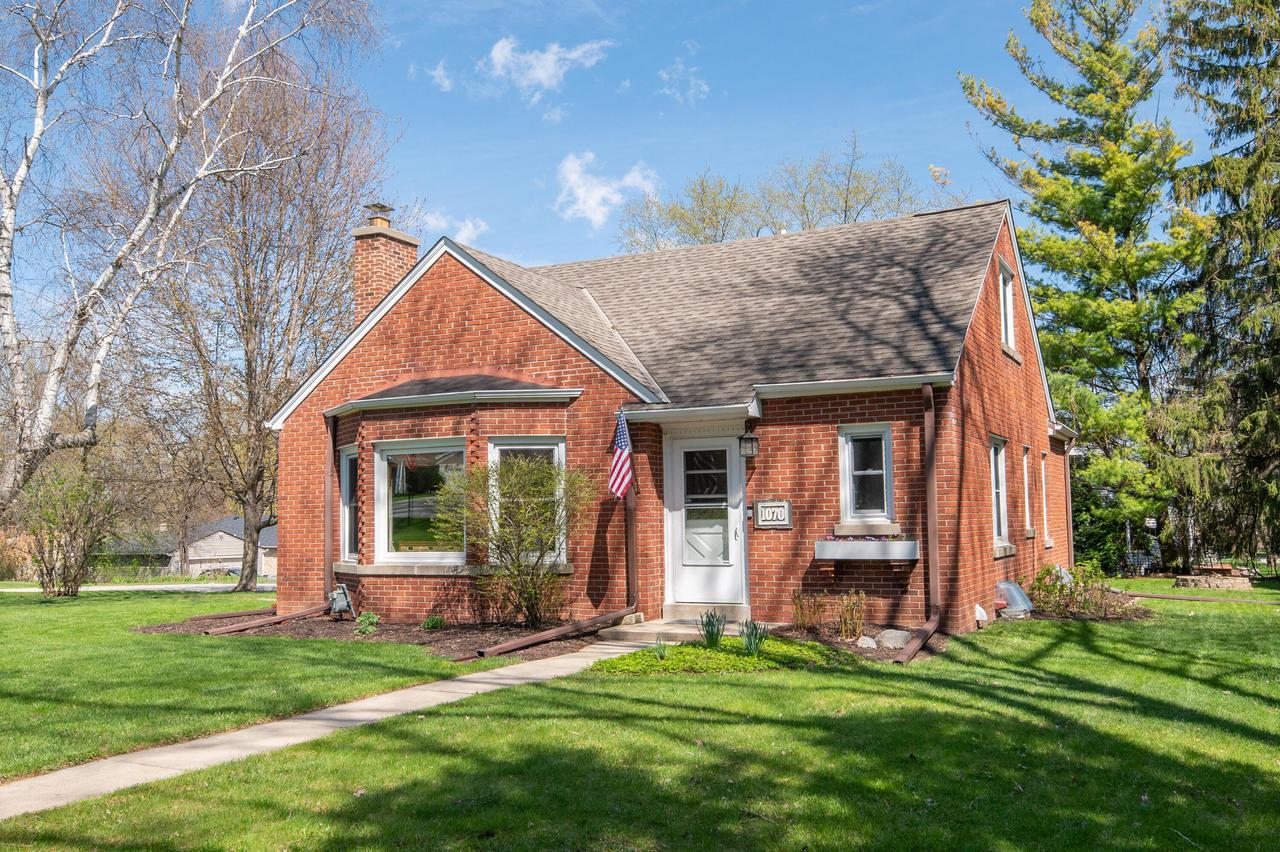 1070 Wilson Dr, Brookfield, WI 53005