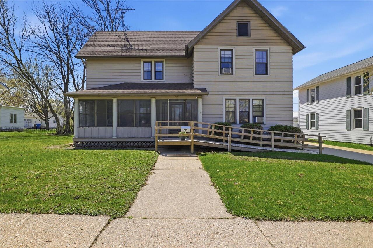 513 Clyman St, Watertown, WI 53094