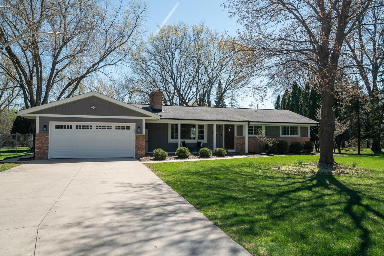 7119 W Freistadt Rd, Mequon, WI 53092