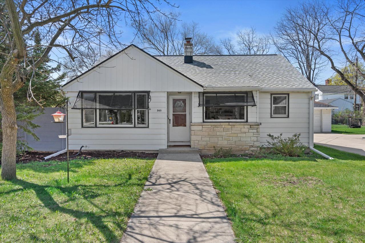 505 Pleasant View, Wauwatosa, WI 53226