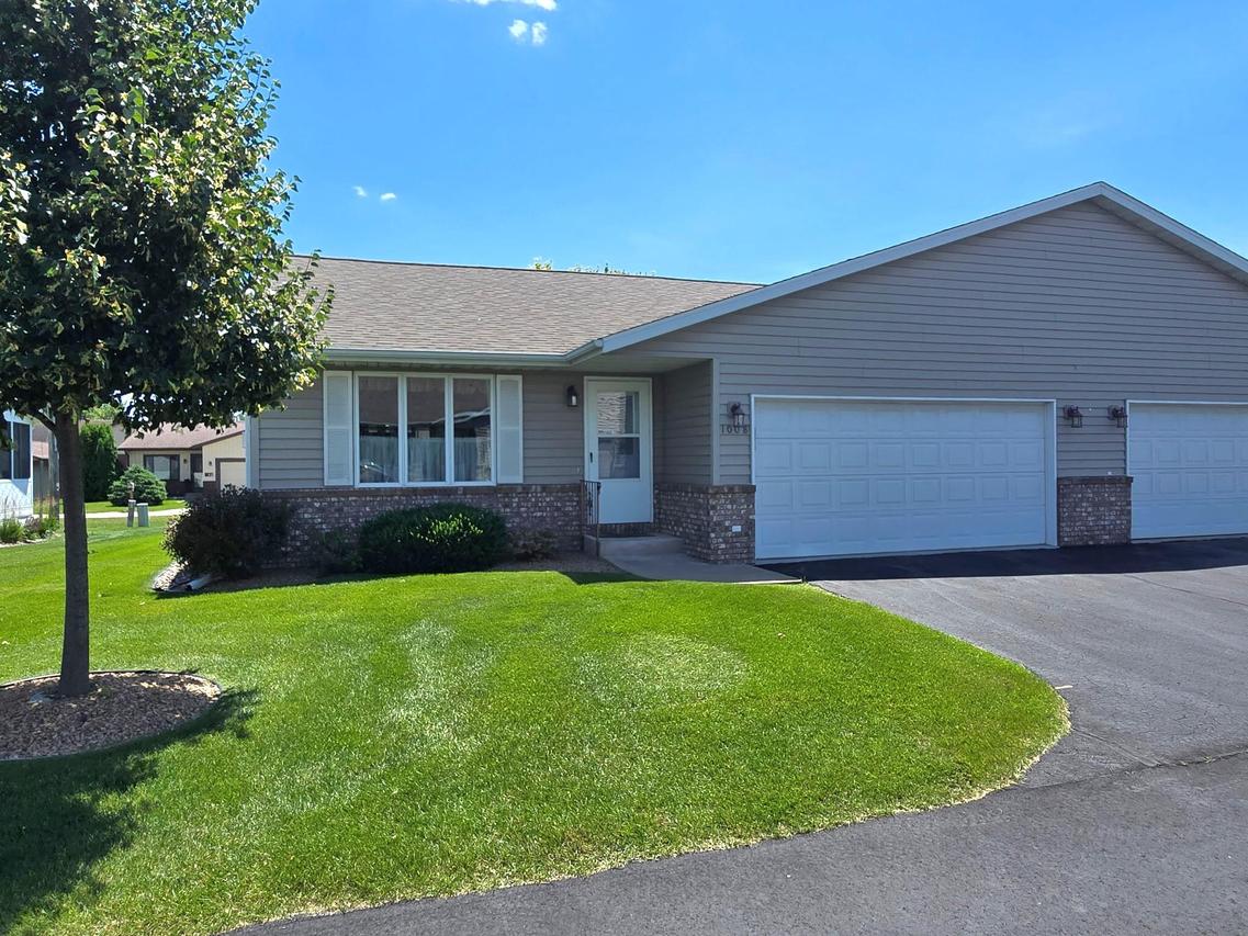 1008 Whispering Winds Pl, Onalaska, WI 54650