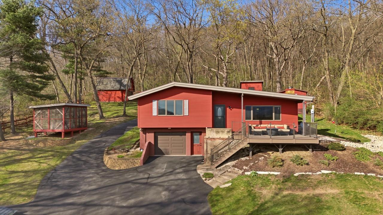 W25512 Sullivan Rd, Trempealeau, WI 54661