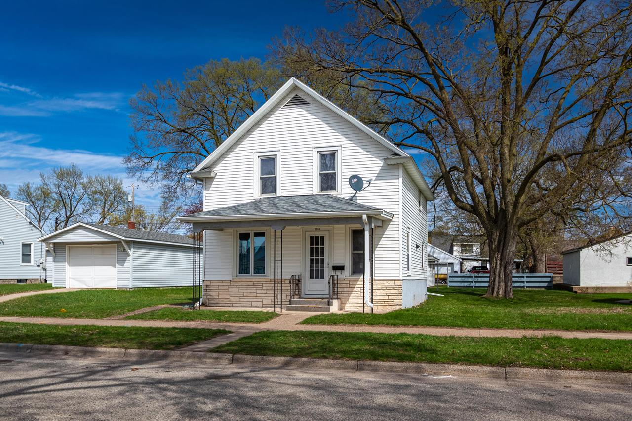 2011 21st St, La Crosse, WI 54601