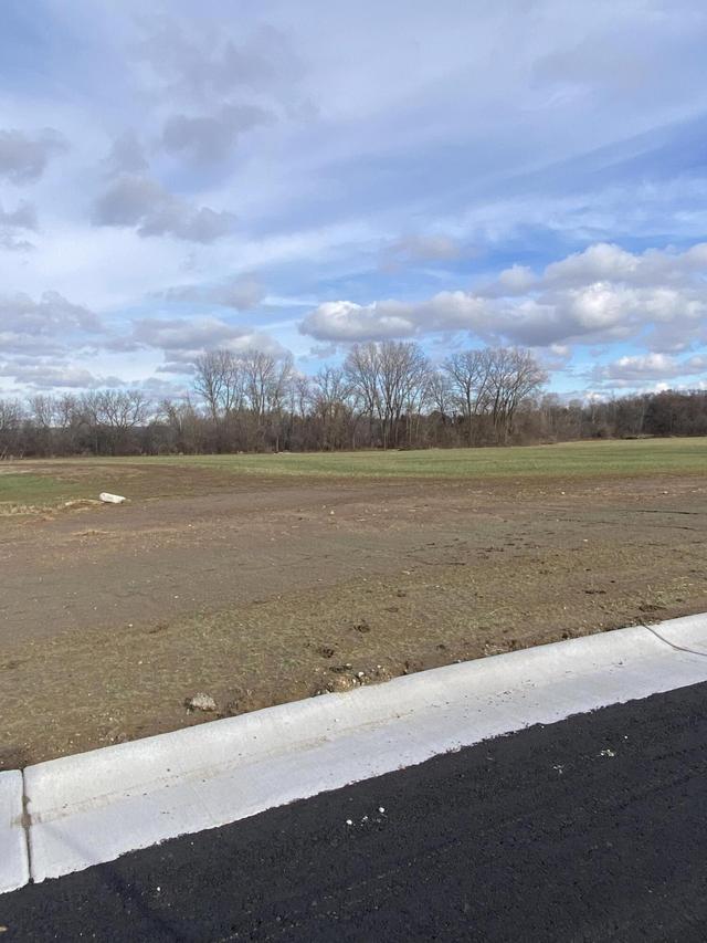 S53W26728 W Gemstone Ct, Waukesha, WI 53189