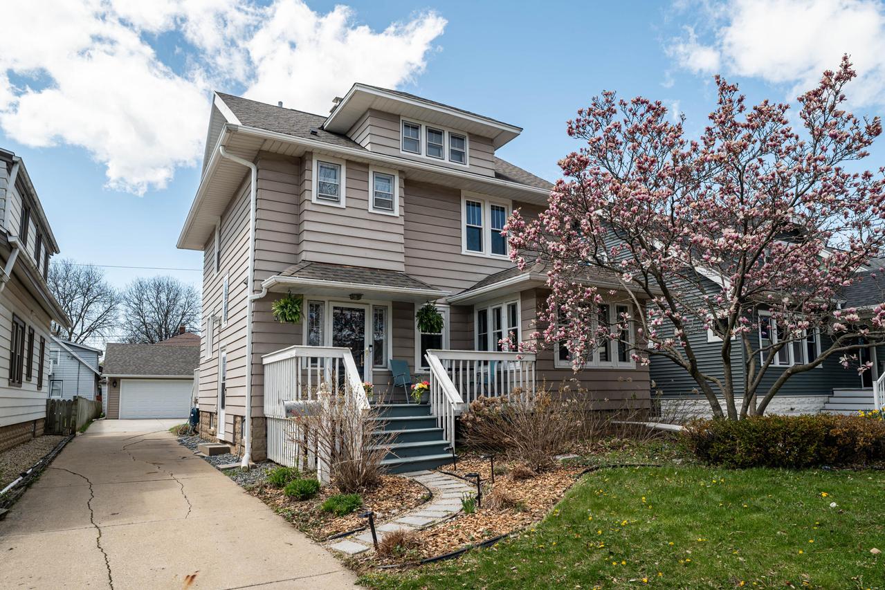 329 N 68th St, Wauwatosa, WI 53213
