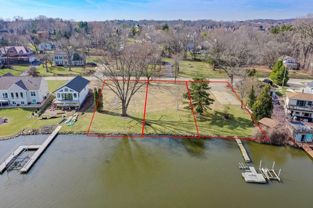 4757 Riverside Rd, Waterford, WI 53185